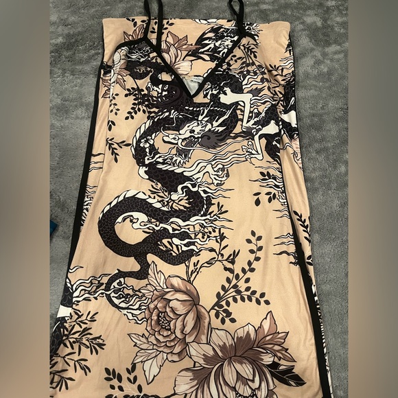 Dragon Tattoos Printed Maxi Dress - Picture 5 of 6
